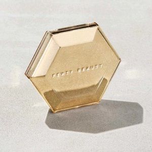 Fenty DIAMOND BOMB ALL-OVER DIAMOND VEIL NewUnopened. Color: Cognac Candy